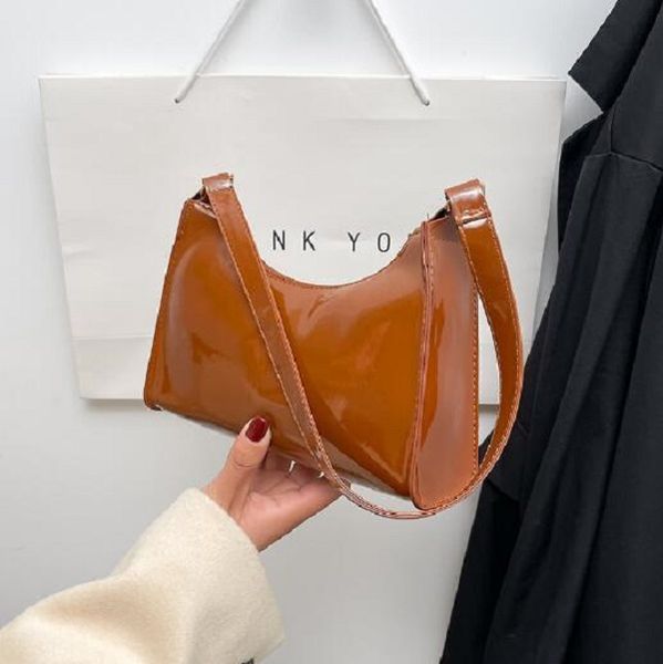 underarm baguette bag 2021 new french simple texture foreign style ins fashion hand carrying shoulder bag 011
underarm baguette bag 2021 new french simple texture foreign style ins fashion hand carrying shoulder bag 011