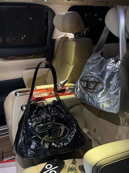 goods colored designer light diesels leather d bag new sweet cool girl women's large capacity underarm high-end silver tote 21y1
goods colored designer light diesels leather d bag new sweet cool girl women's large capacity underarm high-end silver tote 21y1