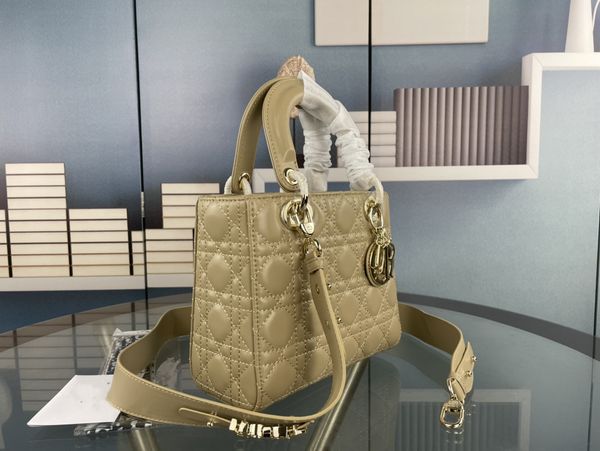 2023 luxury women handbag crossbody shoulder bags sheepskin handbags ladies messenger bag purses horizontal version quilting dai fei package
2023 luxury women handbag crossbody shoulder bags sheepskin handbags ladies messenger bag purses horizontal version quilting dai fei package