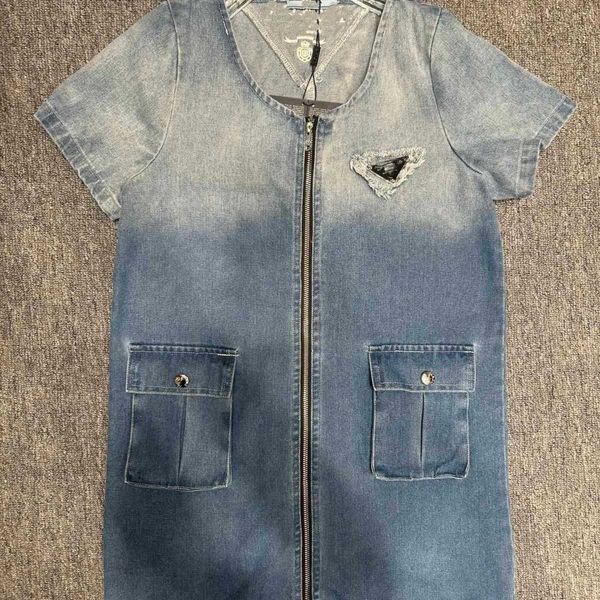 summer women's v-neck gradient denim zipper short dress, denim fabric is very wide and shaped, gradient short casual fashion everyday e, Black;gray
summer women's v-neck gradient denim zipper short dress, denim fabric is very wide and shaped, gradient short casual fashion everyday e, Black;gray
