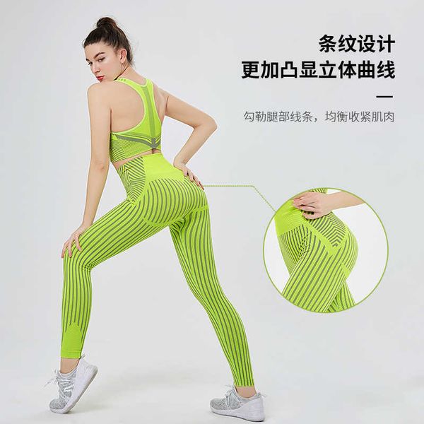 yoga suit women's large seamless stripe bra hip lifting pants bodybuilding suit, White;red
yoga suit women's large seamless stripe bra hip lifting pants bodybuilding suit, White;red