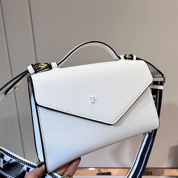 designer fashion women's cross body shoulder bags retro exquisite advanced sense high- quality women messenger bag
designer fashion women's cross body shoulder bags retro exquisite advanced sense high- quality women messenger bag