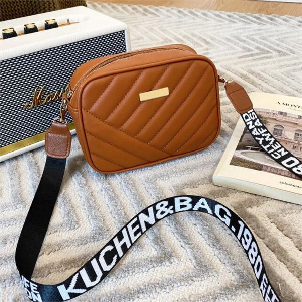 women's bag new small square bag women's shoulder bag fashion simple diagonal bag coin purse, White
women's bag new small square bag women's shoulder bag fashion simple diagonal bag coin purse, White