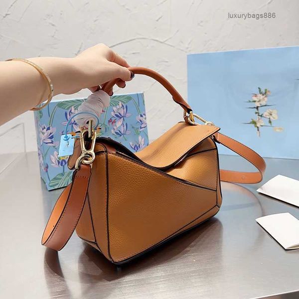 2 size designer crossbody bag woman high-quality medium artwork casual tote lightweight two-tone handbags weekend bags 24cm 
2 size designer crossbody bag woman high-quality medium artwork casual tote lightweight two-tone handbags weekend bags 24cm