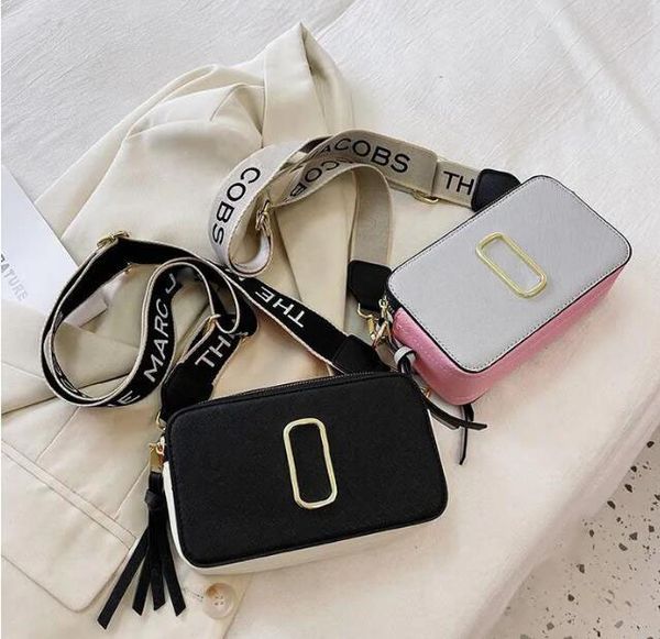 designer women bags new contrast color small square bag trend letter single shoulder messenger bags 20-12-7cm k007305, Black;red
designer women bags new contrast color small square bag trend letter single shoulder messenger bags 20-12-7cm k007305, Black;red
