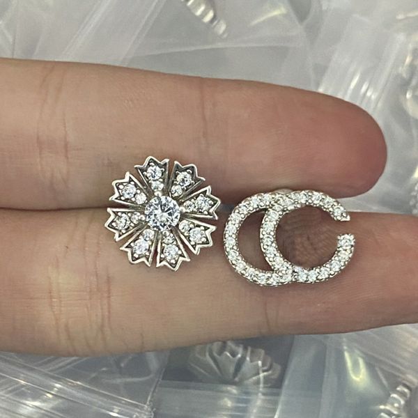 double letter snowflake inlaid ear studs earring rhinestone flower temperament fashionable simple earrings jewelry weddings parties gift wit, Golden;silver
double letter snowflake inlaid ear studs earring rhinestone flower temperament fashionable simple earrings jewelry weddings parties gift wit, Golden;silver