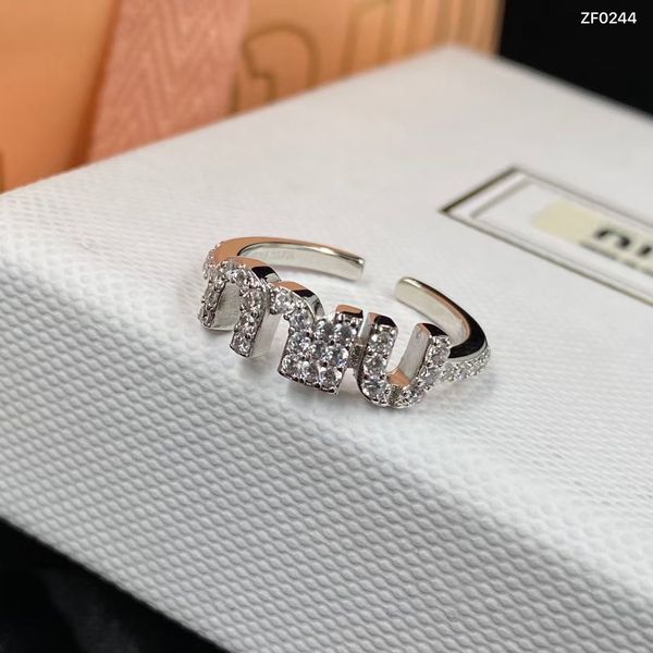 designer miu logo ring 925 sliver cluster ring' fashion engagement love travel jewelry copper 2023 no fade luxury wedding ring jz015, Golden;silver
designer miu logo ring 925 sliver cluster ring' fashion engagement love travel jewelry copper 2023 no fade luxury wedding ring jz015, Golden;silver