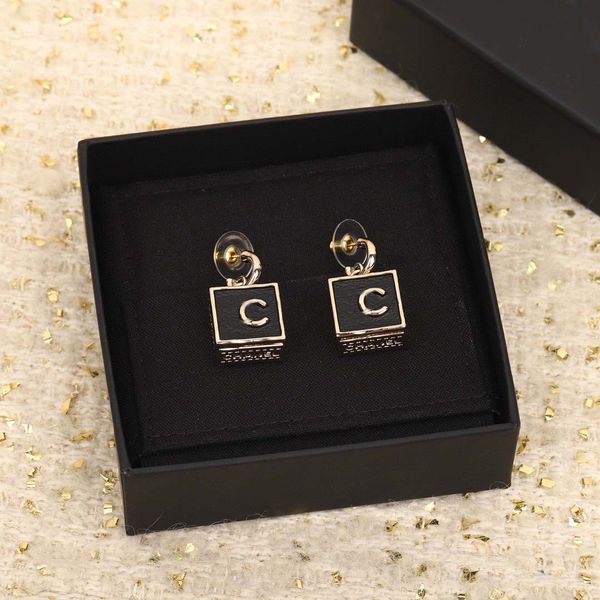 2023 luxury quality charm square shape drop earring with black color design and words in 18k gold plated have box stamp ps7422b, Golden
2023 luxury quality charm square shape drop earring with black color design and words in 18k gold plated have box stamp ps7422b, Golden