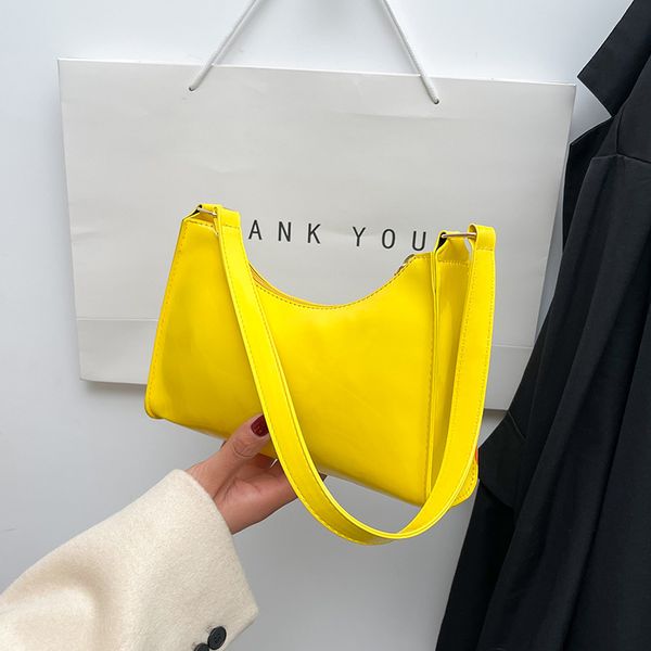 underarm baguette bag 2021 new french simple texture foreign style ins fashion hand carrying shoulder bag 01
underarm baguette bag 2021 new french simple texture foreign style ins fashion hand carrying shoulder bag 01