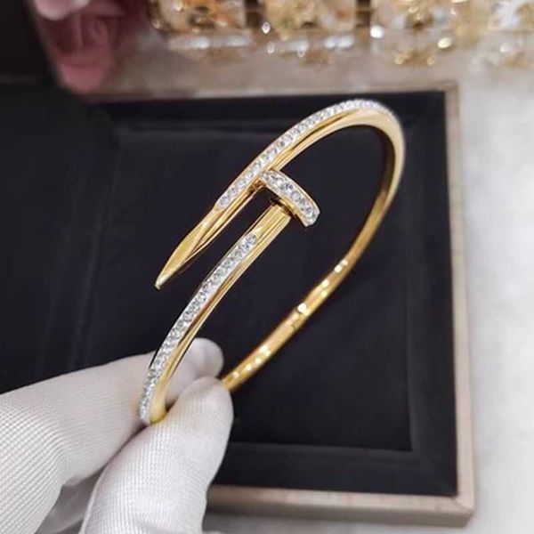 titanium steel colorless nail women's 18k rose gold water diamond ins small design bracelet 2023 new, Black
titanium steel colorless nail women's 18k rose gold water diamond ins small design bracelet 2023 new, Black