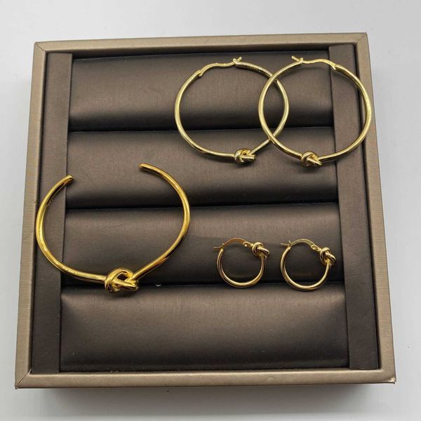 celi / saijia new knotted french ins cool wind bracelet gold big earrings circle earrings, Golden;silver
celi / saijia new knotted french ins cool wind bracelet gold big earrings circle earrings, Golden;silver