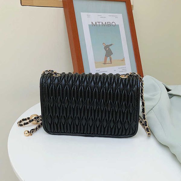 designer bag embroidery small square bag diamond lock buckle shoulder women's bag small gold pearl chain mobile phone bag jagt
designer bag embroidery small square bag diamond lock buckle shoulder women's bag small gold pearl chain mobile phone bag jagt