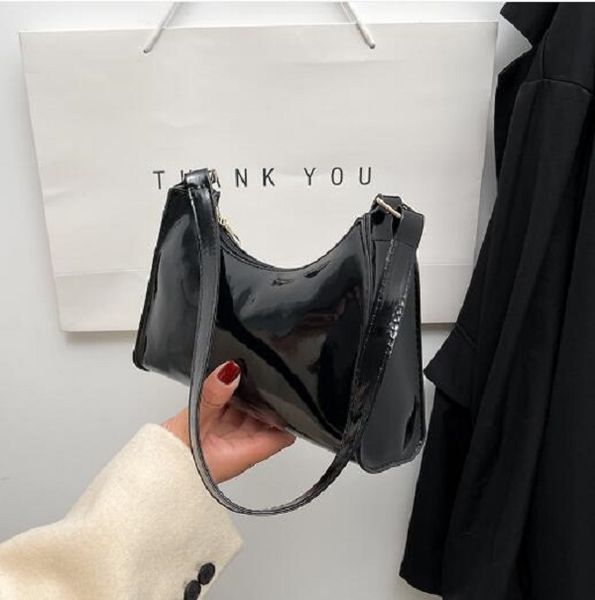underarm baguette bag 2021 new french simple texture foreign style ins fashion hand carrying shoulder bag 012
underarm baguette bag 2021 new french simple texture foreign style ins fashion hand carrying shoulder bag 012