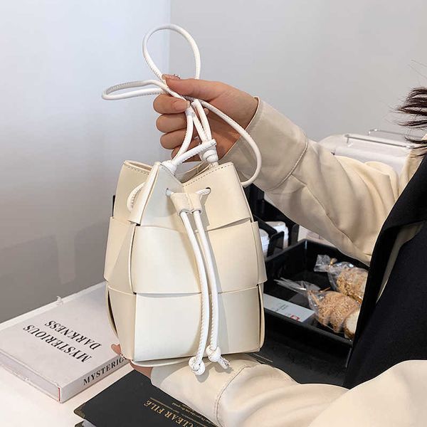 designer bag venetas women's bag drawstring woven shoulder bag fashion crossbody bag vertical small square bag q155
designer bag venetas women's bag drawstring woven shoulder bag fashion crossbody bag vertical small square bag q155