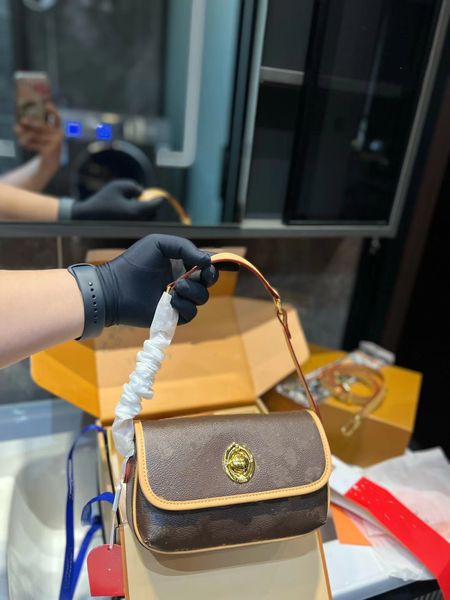 9a premium classic fashion design luxury women's luxury retro golden bean wrap leather manufacturing armpit handbag
9a premium classic fashion design luxury women's luxury retro golden bean wrap leather manufacturing armpit handbag