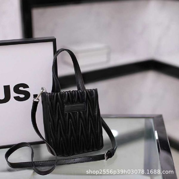 designer bags pleated small square bag shoulder crossbody women's bag light luxury storage mobile phone bag miu tote bag b11a
designer bags pleated small square bag shoulder crossbody women's bag light luxury storage mobile phone bag miu tote bag b11a