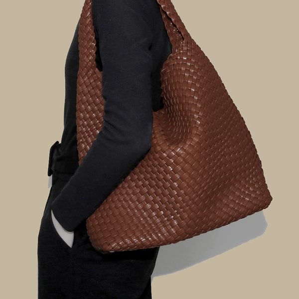 evening bags handmade woven bag tote female large capacity niche design soft leather shoulder women's fashion unique atmosphere 230731
evening bags handmade woven bag tote female large capacity niche design soft leather shoulder women's fashion unique atmosphere 230731