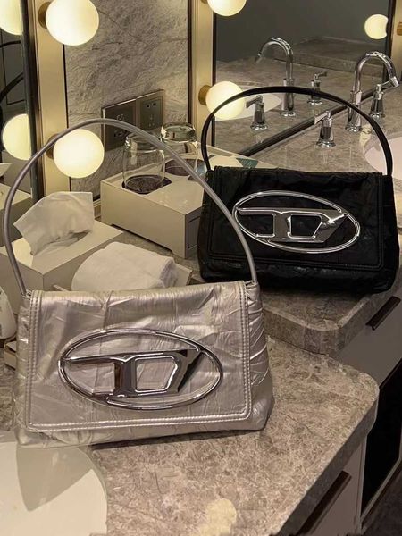 designer diesels d bag women's summer new style large capacity one shoulder underarm premium small silver handheld tide gkdm
designer diesels d bag women's summer new style large capacity one shoulder underarm premium small silver handheld tide gkdm