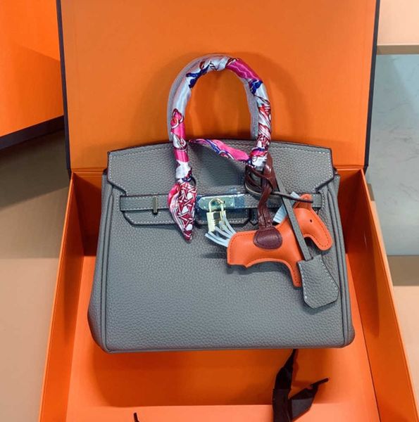 birkin designer bag women tote luxury handbag brand shoulder bags large capacity multifunctional with original dust
birkin designer bag women tote luxury handbag brand shoulder bags large capacity multifunctional with original dust