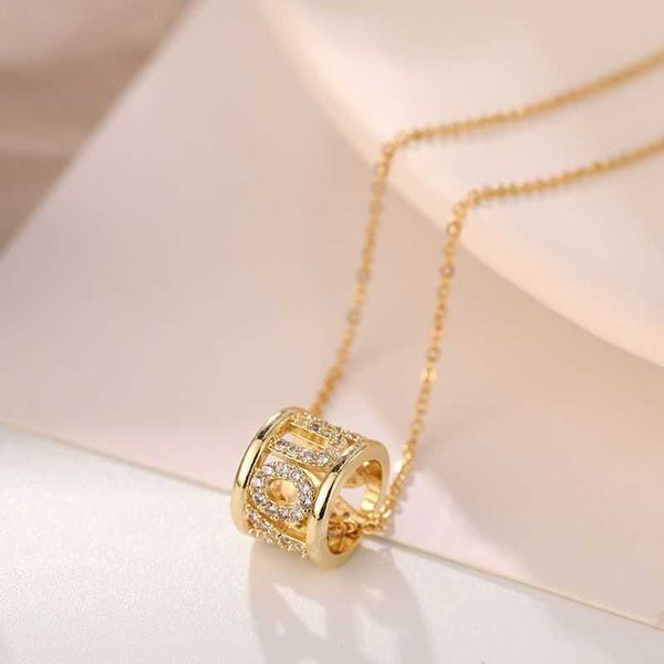 hollow out design with micro inlaid zirconium small waist necklace trendy and fashionable love letter collarbone chain inset style pendant, Silver
hollow out design with micro inlaid zirconium small waist necklace trendy and fashionable love letter collarbone chain inset style pendant, Silver
