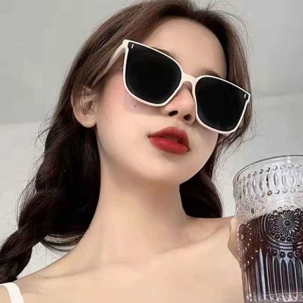 new milk white gm for women summer round tidal frame sunglasses large face anti radiation korean edition, White;black
new milk white gm for women summer round tidal frame sunglasses large face anti radiation korean edition, White;black