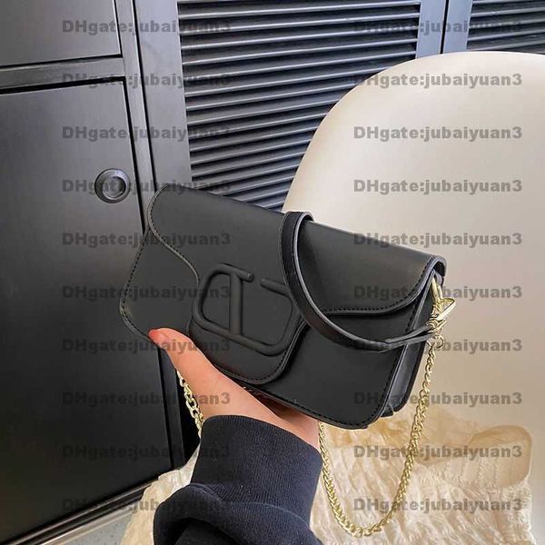 high-quality fashion letter chain crossbody bag luxury designer shoulder bag purse classic retro women solid color pu leather underarm bags
high-quality fashion letter chain crossbody bag luxury designer shoulder bag purse classic retro women solid color pu leather underarm bags