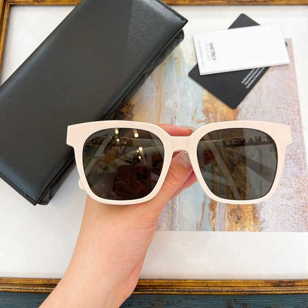 new xiaoxiang grandma internet red same milk white driving street p sunglasses female 8024, Black
new xiaoxiang grandma internet red same milk white driving street p sunglasses female 8024, Black
