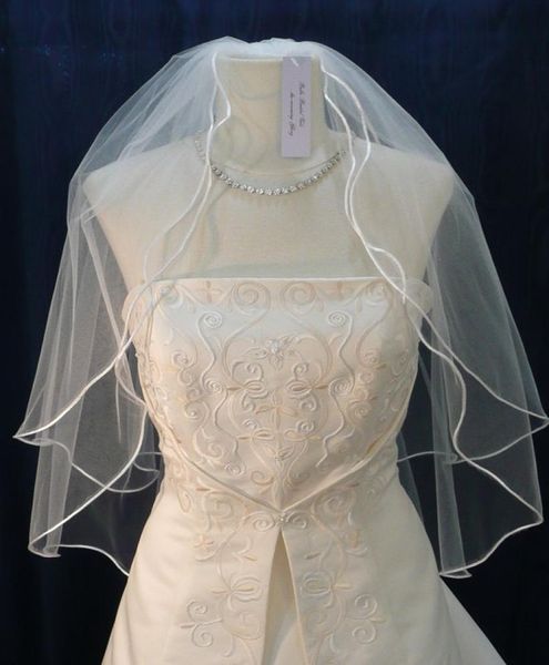 whtie ivory wedding veil champagne elbow length ribbon edge bridal veil with comb5231249, Black
whtie ivory wedding veil champagne elbow length ribbon edge bridal veil with comb5231249, Black