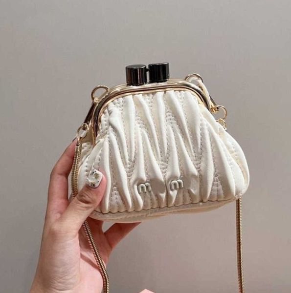 luxury clip bag miu designer shoulder bag women fashion chain crossbody purse mini dumpling handbag messenger french minority
luxury clip bag miu designer shoulder bag women fashion chain crossbody purse mini dumpling handbag messenger french minority