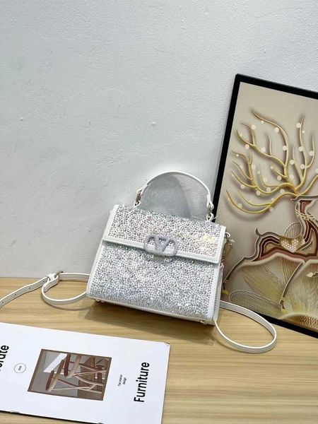 v bag womens ladiessummer bags for new woman velatninio bag designer with diamond inlaid crystal handbag brass magnetic buckle shoulder vers
v bag womens ladiessummer bags for new woman velatninio bag designer with diamond inlaid crystal handbag brass magnetic buckle shoulder vers