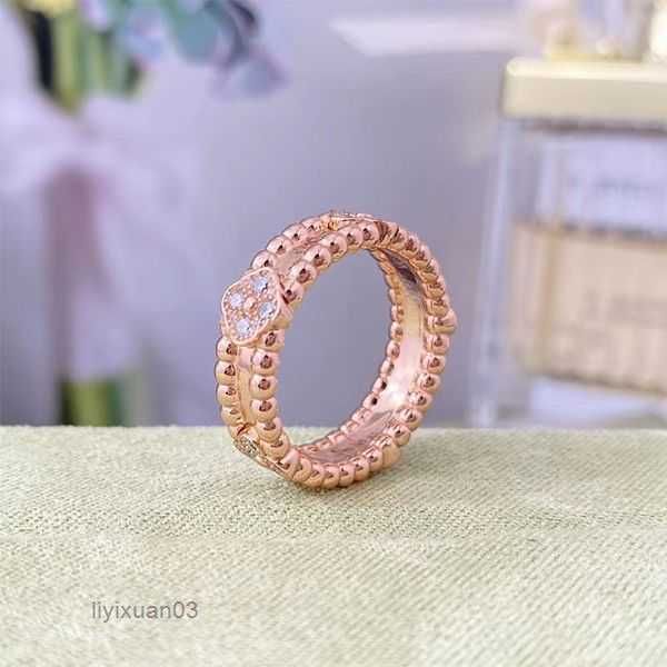 designer jewelry luxury classic 4/four leaf clover charm van kaleidoscope for girl women classic cleef diamond butterfly plated rose gold lu, Silver
designer jewelry luxury classic 4/four leaf clover charm van kaleidoscope for girl women classic cleef diamond butterfly plated rose gold lu, Silver