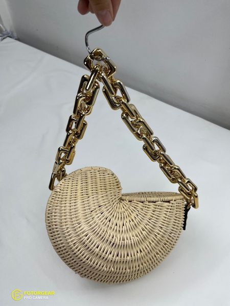 evening bags fashion thick chains rattan conch women shoulder design wicker woven handbags luxury summer beach straw bag purse 2023 230731
evening bags fashion thick chains rattan conch women shoulder design wicker woven handbags luxury summer beach straw bag purse 2023 230731