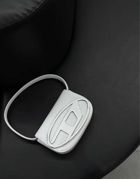 designer diesels d bag white layer cowhide d-shaped buckle underarm crossbody women's shoulder 1m77
designer diesels d bag white layer cowhide d-shaped buckle underarm crossbody women's shoulder 1m77