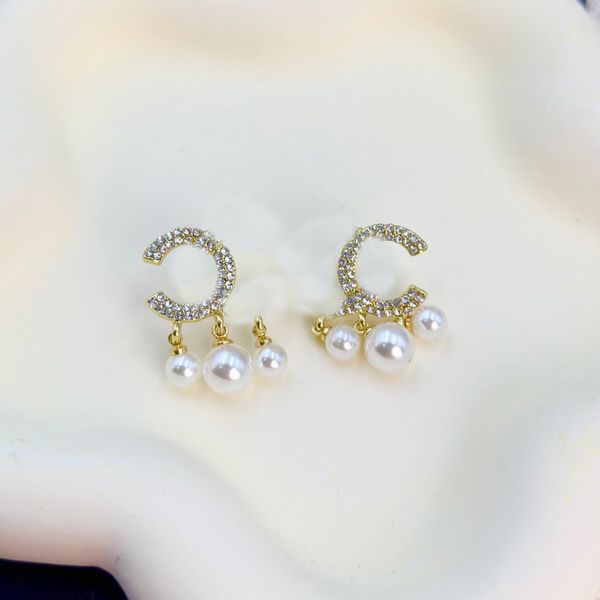 2color fashion designer for women double letter stud earrings pearl jewelry 18k gold plated hoop earring crystal wedding jewelry ear studs, Golden;silver
2color fashion designer for women double letter stud earrings pearl jewelry 18k gold plated hoop earring crystal wedding jewelry ear studs, Golden;silver