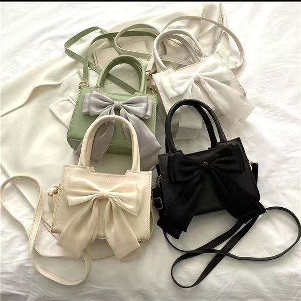 2023 summer new fashion sweetheart girl series sweet bow trend commuter diagonal female handbag handbag
2023 summer new fashion sweetheart girl series sweet bow trend commuter diagonal female handbag handbag