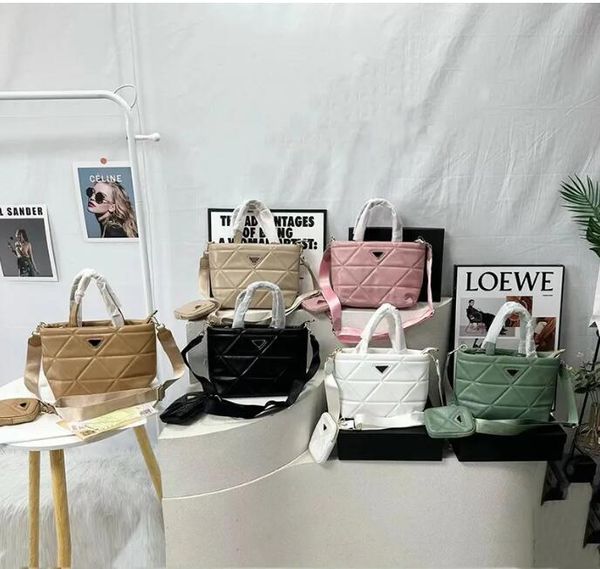 designe women's messenger bags fashion designer womens tote bag women handbag shoulder bags mini leahter crossbody shopping luxury tote
designe women's messenger bags fashion designer womens tote bag women handbag shoulder bags mini leahter crossbody shopping luxury tote