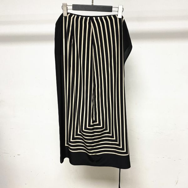 new t-oteme striped silk half skirt high waist lace up letter printed silk wrap up half skirt, Black;gray
new t-oteme striped silk half skirt high waist lace up letter printed silk wrap up half skirt, Black;gray