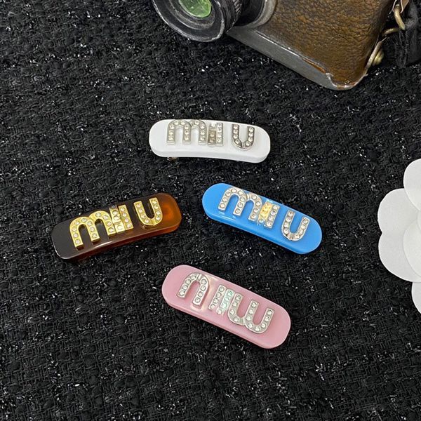 2023 m brand letters designer hair clip barrettes luxury acrylic bling diamond shining crystal classic hair pins for girls women party jewel, Golden;silver
2023 m brand letters designer hair clip barrettes luxury acrylic bling diamond shining crystal classic hair pins for girls women party jewel, Golden;silver