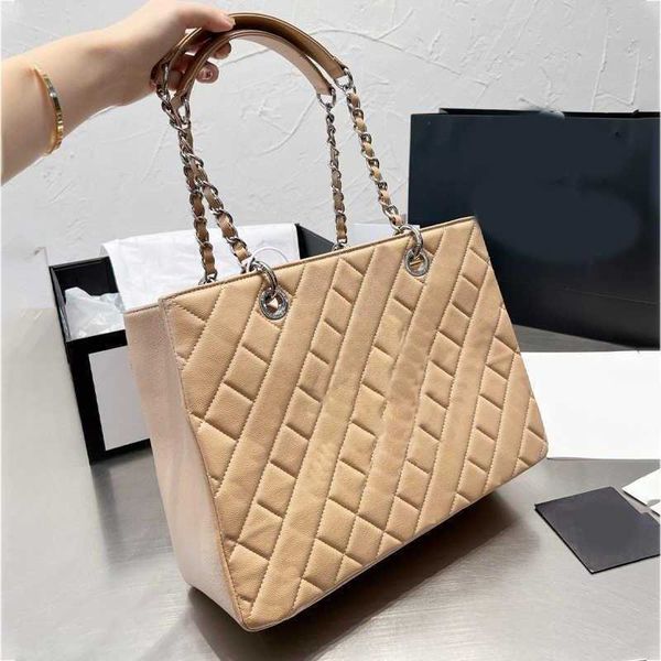 designer tote women chain the tote bag luxurys handbag womens handbags designers fashion classic lady caviar shopping bookbags 230615
designer tote women chain the tote bag luxurys handbag womens handbags designers fashion classic lady caviar shopping bookbags 230615