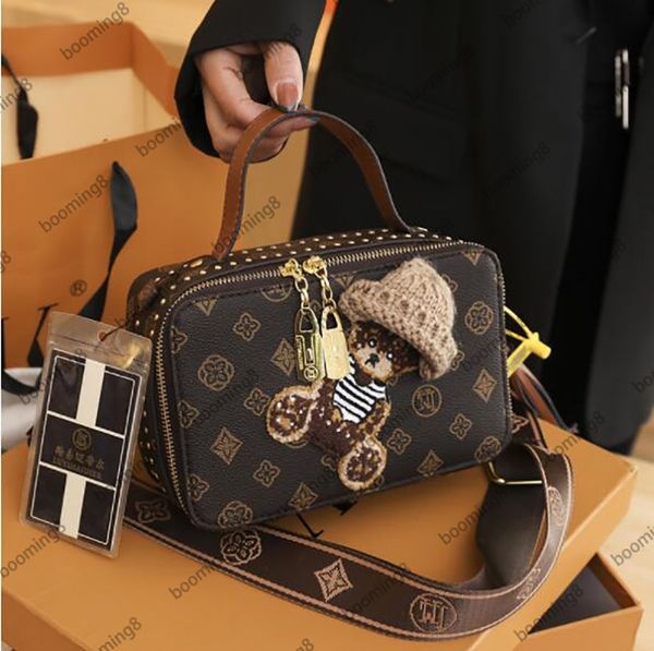 designer bag retro small square bag temperament vintage handbag little bear foreign style one shoulder crossbody bag
designer bag retro small square bag temperament vintage handbag little bear foreign style one shoulder crossbody bag