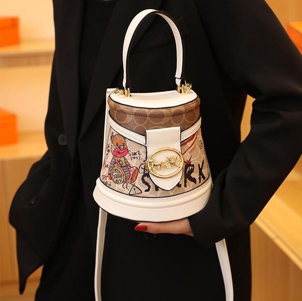 Factory wholesale ladies shoulder bags 2 colors street popular totem bucket bag trend western-style printed handbag thickened leather mobile phone coin purse 2210#, Black
Factory wholesale ladies shoulder bags 2 colors street popular totem bucket bag trend western-style printed handbag thickened leather mobile phone coin purse 2210#, Black