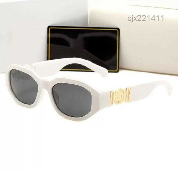 polarized sunglasses designer goggle beach retro small frame luxury design qe90, White;black
polarized sunglasses designer goggle beach retro small frame luxury design qe90, White;black