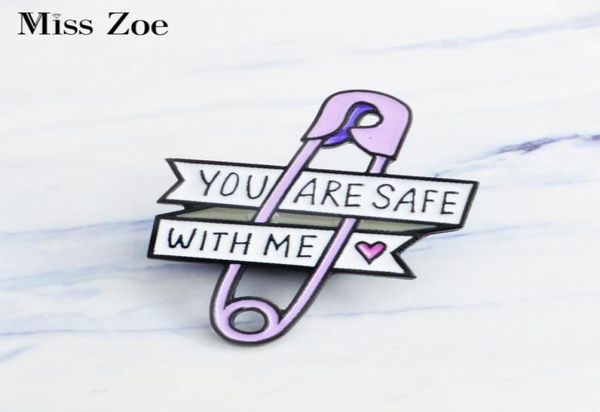 miss zoe paars papier clip emaille pins little heart broche gift icoon badge denim jeans revers pin kleding cap bag creative gift 1979405, Gray
miss zoe paars papier clip emaille pins little heart broche gift icoon badge denim jeans revers pin kleding cap bag creative gift 1979405, Gray