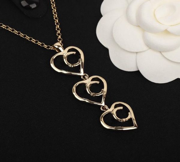 2022 charm pendant necklace with three pcs heart shape and stud earring for women wedding jewelry gift have box stamp 5489103, Golden
2022 charm pendant necklace with three pcs heart shape and stud earring for women wedding jewelry gift have box stamp 5489103, Golden