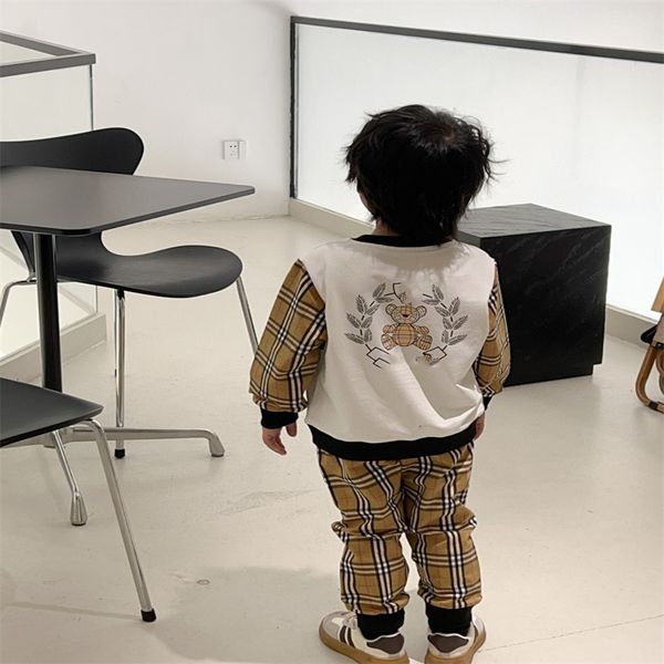 new autumn and winter designer children's 2-piece set sewing zipper coat elastic waist sportswear children's wear a19, White
new autumn and winter designer children's 2-piece set sewing zipper coat elastic waist sportswear children's wear a19, White