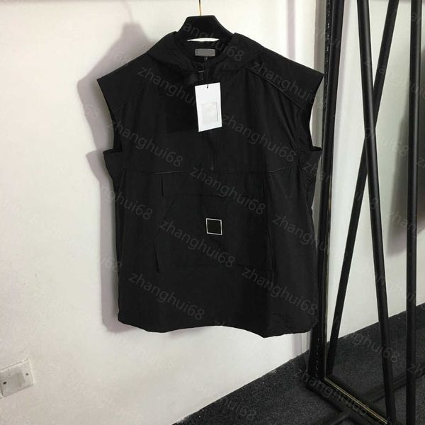 23ss womens designer clothing casual waistcoats leather logo half zip sleeveless hooded vest womens clothing, Black;white
23ss womens designer clothing casual waistcoats leather logo half zip sleeveless hooded vest womens clothing, Black;white