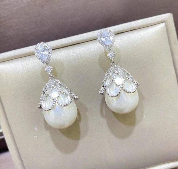 dangle chandelier bilincolor fashion white pearl drop earring for women8815348, Silver
dangle chandelier bilincolor fashion white pearl drop earring for women8815348, Silver