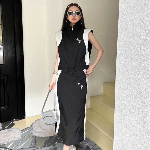 womens set p designer skirt set letter zipper vest jacket elastic waist casual skirt women two pieces 23ss summer new tank suit, White
womens set p designer skirt set letter zipper vest jacket elastic waist casual skirt women two pieces 23ss summer new tank suit, White