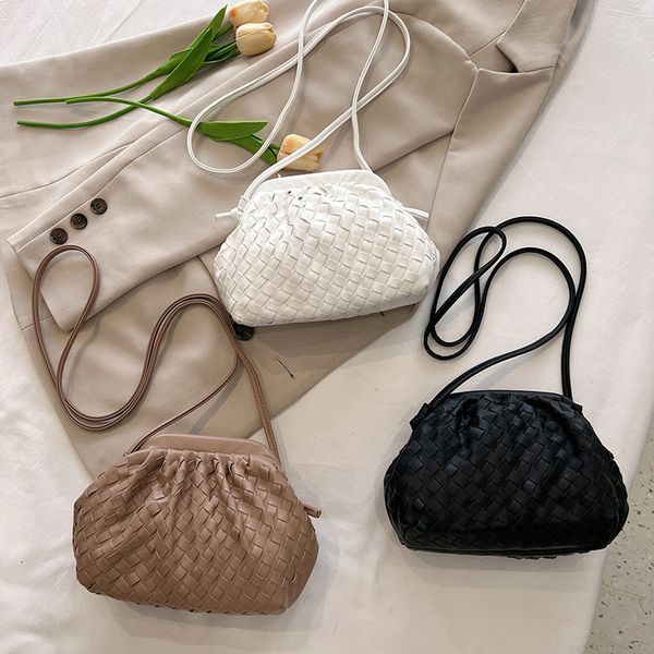 evening bags 2023 fashion allmatch fashionable woven small bag clamp cloud simple shoulder crossbody 230731
evening bags 2023 fashion allmatch fashionable woven small bag clamp cloud simple shoulder crossbody 230731