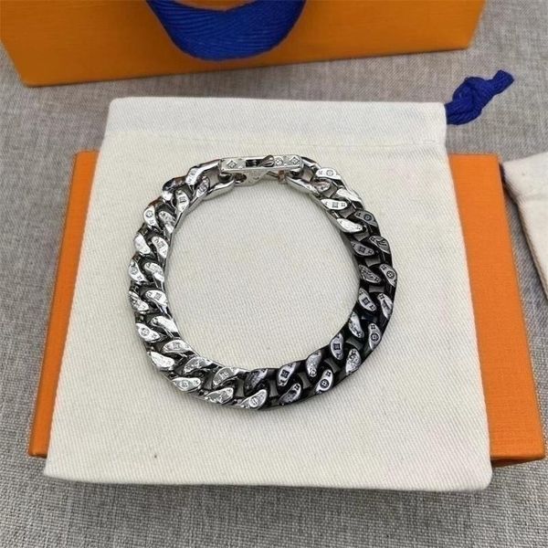 fashion style bracelets women bangle wristband cuff chain luxury designer letters v jewelry 18k gold plated silver wedding lovers gift brace, Black
fashion style bracelets women bangle wristband cuff chain luxury designer letters v jewelry 18k gold plated silver wedding lovers gift brace, Black